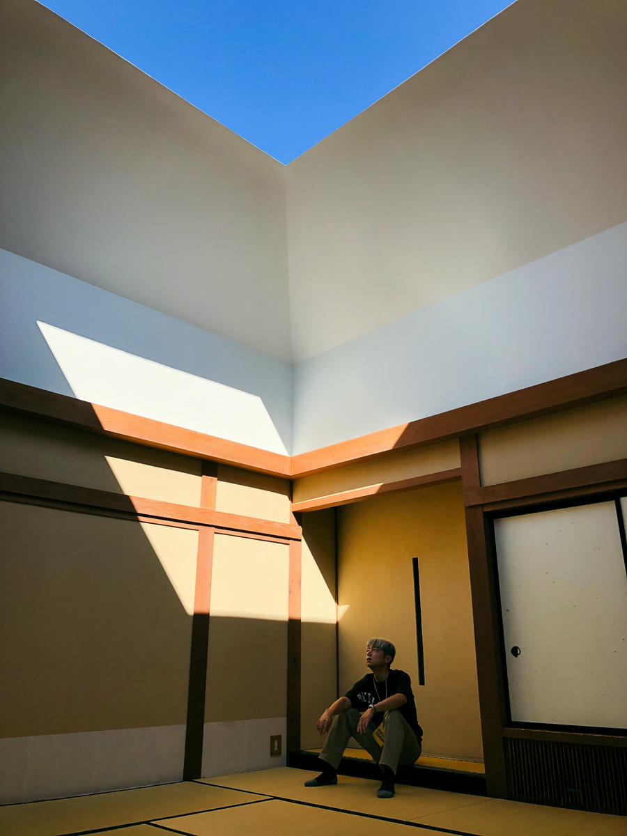 光之館 Outside In